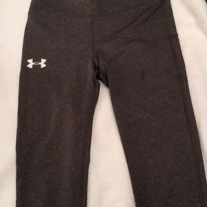Under armor gray capris